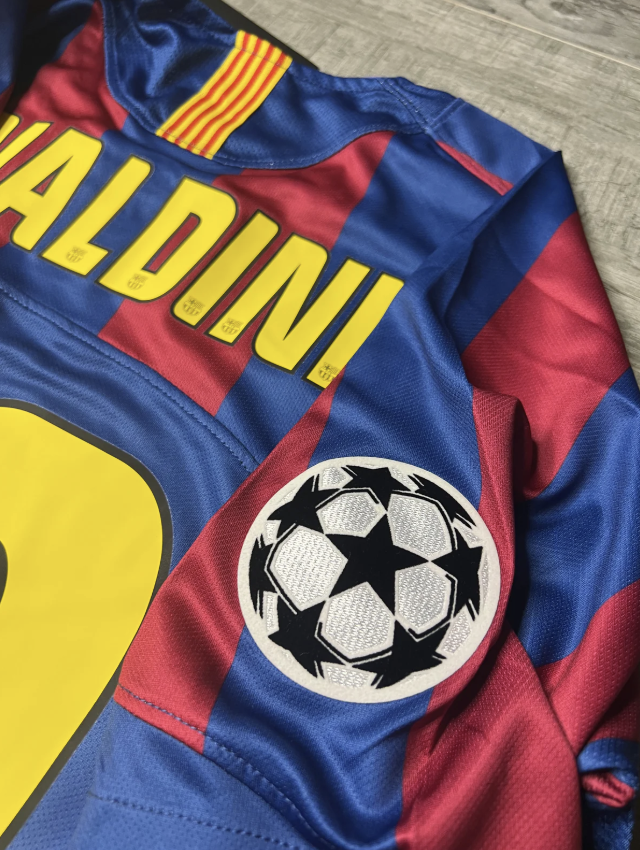 Camisa Retrô Barcelona I 2005/06 Grená - Modelo Retrô