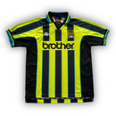 Camisa Manchester City 1998/99 Listrada - Modelo Retrô