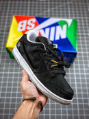Tênis Nike SB Dunk Low x MEDICOM TOY "BE@RBRICK" - Rei da Pelada