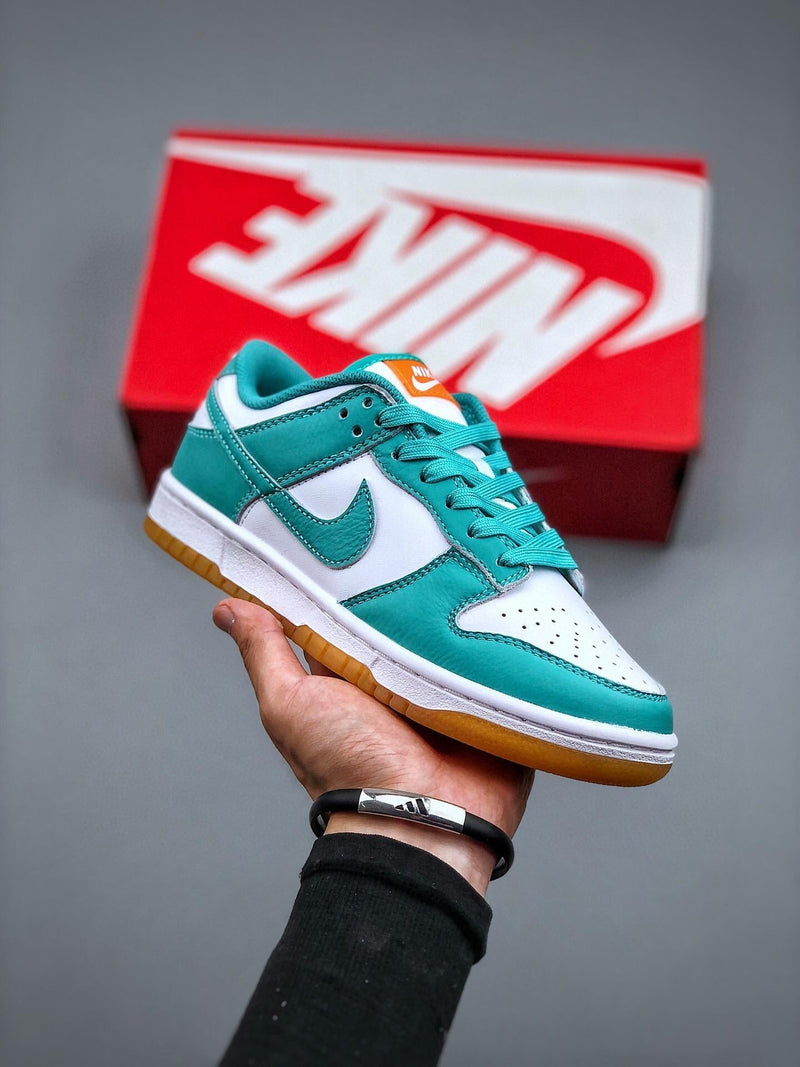 Tênis Nike SB Dunk Low Retro "Waterblue Gum" - Rei da Pelada