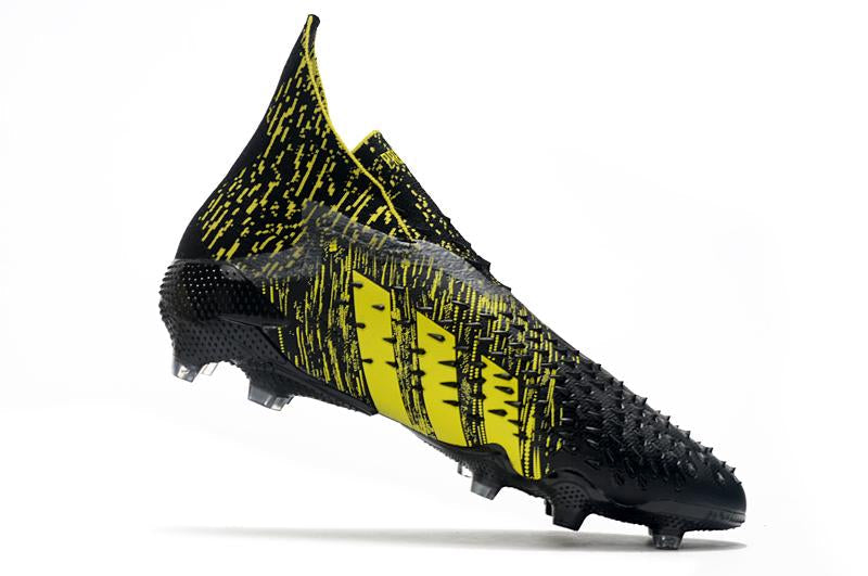 Chuteira adidas Predator Freak+ Campo