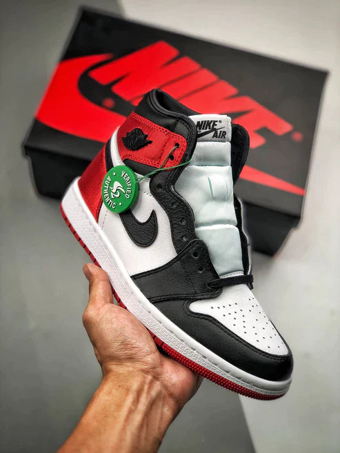 Tênis Nike Air Jordan 1 Retro High "Satin Black Toe" - Rei da Pelada