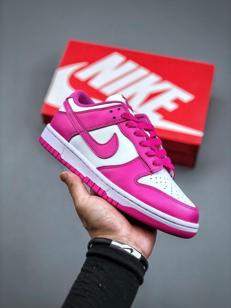 Tênis Nike SB Dunk Low "GS Active Fuchsia" - Rei da Pelada