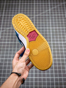 Tênis Nike SB Dunk Low x "Parra" - Rei da Pelada