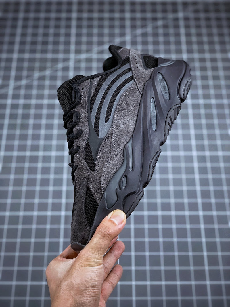 Tênis Adidas Yeezy Boost 700 V2 Vanta - Rei da Pelada