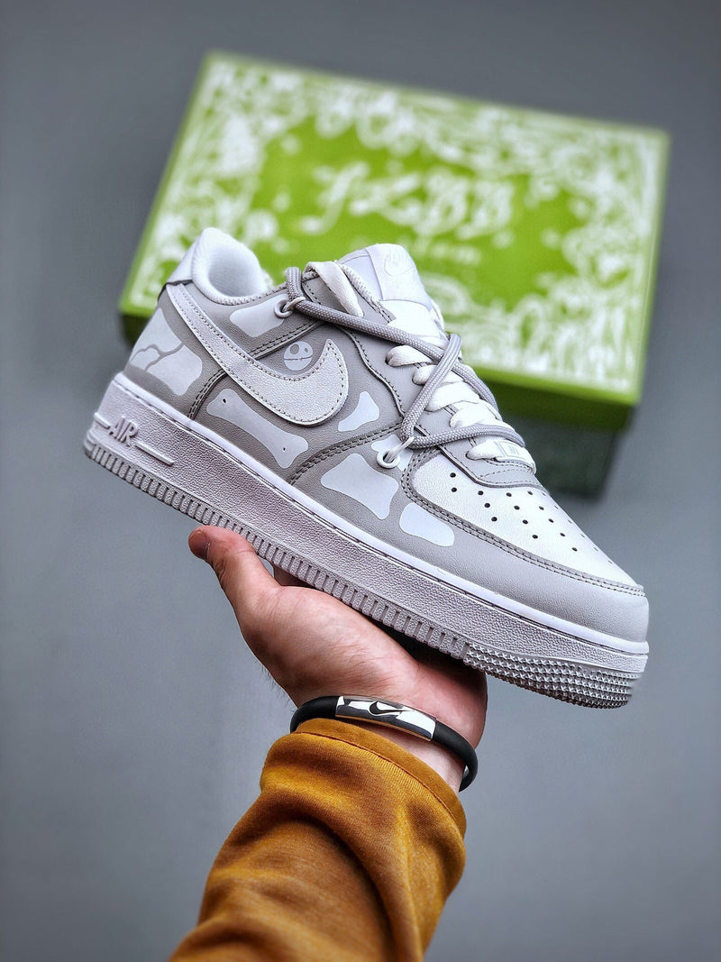 Tênis Nike Air Force 1 Low Halloween Skeleton - Rei da Pelada