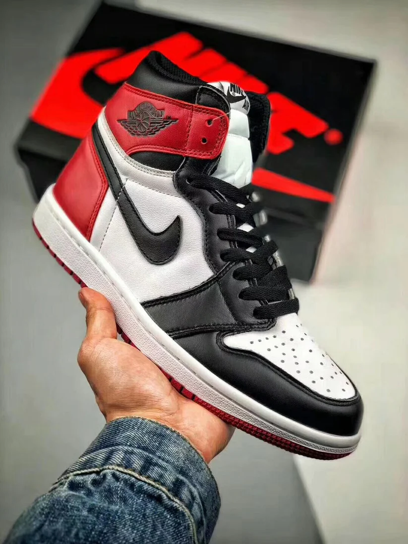 Tênis Nike Air Jordan 1 High Retro Black Toe - Rei da Pelada