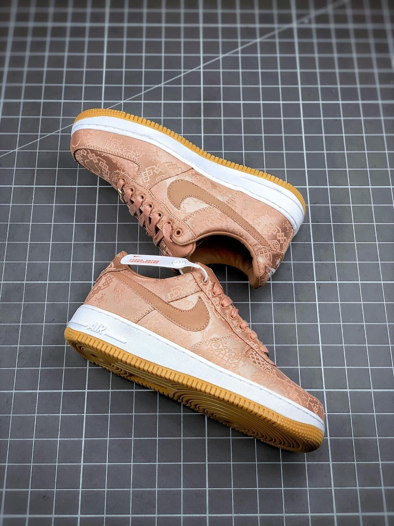 Tênis Nike Air Force 1 Low "CLOT Rose Gold Silk" - Rei da Pelada