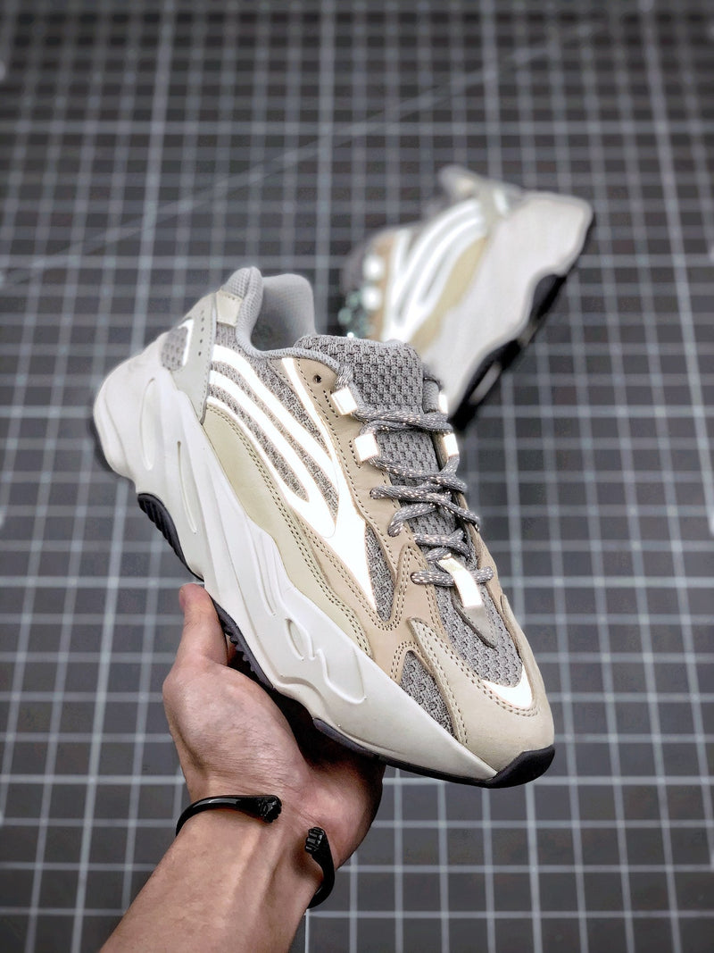 Tênis Adidas Yeezy Boost 700 V2 Cream - Rei da Pelada