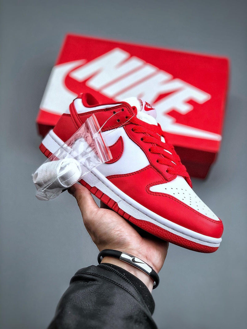 Tênis Nike SB Dunk Low "Uni Red" - Rei da Pelada