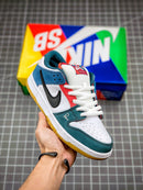 Tênis Nike SB Dunk Low x "Parra" - Rei da Pelada