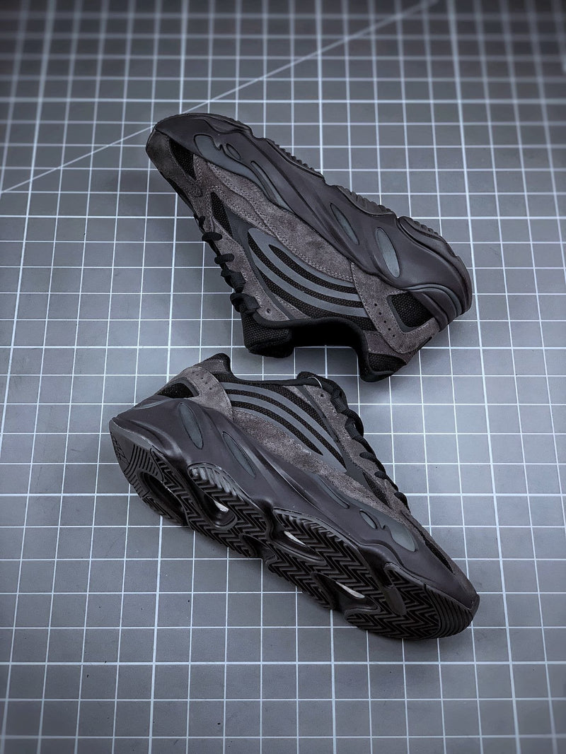 Tênis Adidas Yeezy Boost 700 V2 Vanta - Rei da Pelada