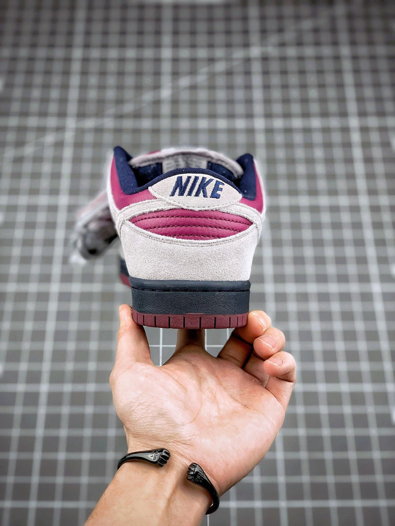 Tênis Nike SB Dunk Low "Atmospher Grey True Berry" - Rei da Pelada