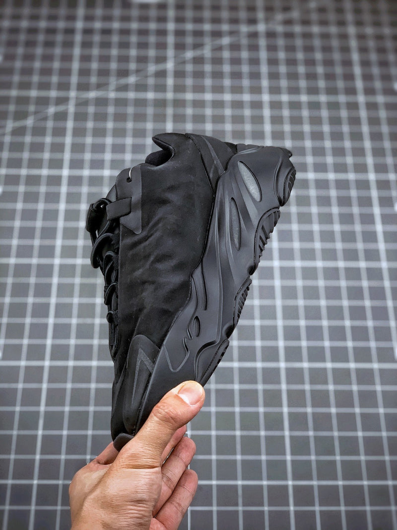 Tênis Adidas Yeezy Boost 700 MNVN - Rei da Pelada