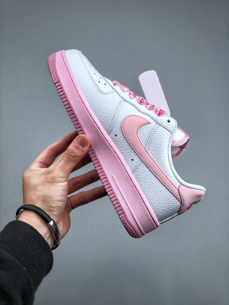 Tênis Nike Air Force 1 Low Valentine Days - Rei da Pelada