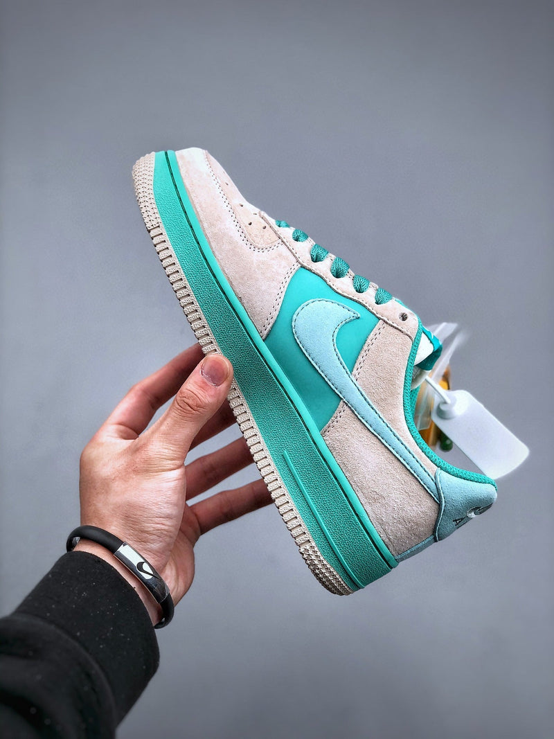 Tênis Tiffany & Co x Nike Air Force 1 Low 'Friends & Family' - Rei da Pelada