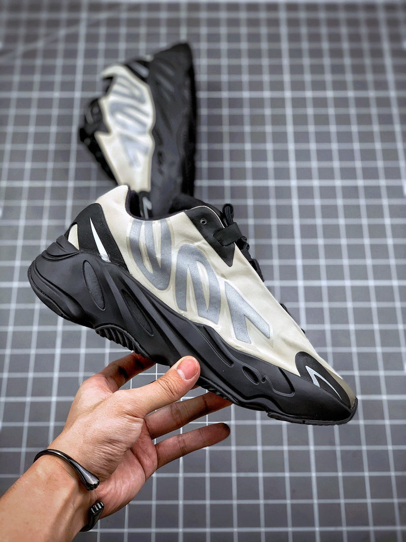 Tênis Adidas Yeezy Boost 700 MNVN - Rei da Pelada