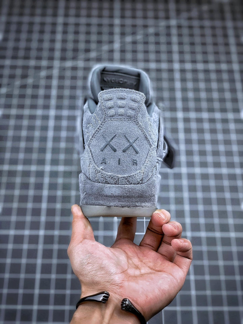 Tênis Nike Air Jordan 4 Retro Kaws - Rei da Pelada