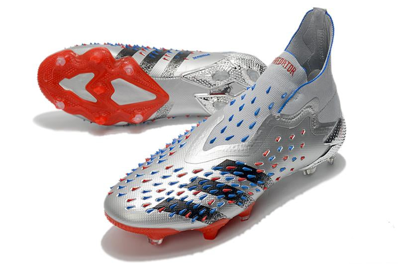 Chuteira adidas Predator Freak+ Campo