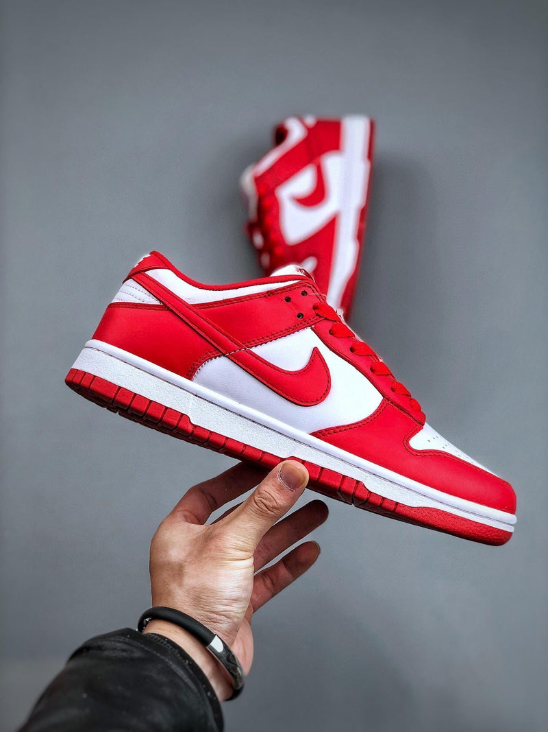 Tênis Nike SB Dunk Low "Uni Red" - Rei da Pelada