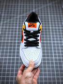 Tênis Nike SB Dunk Low "Raygun" - Rei da Pelada