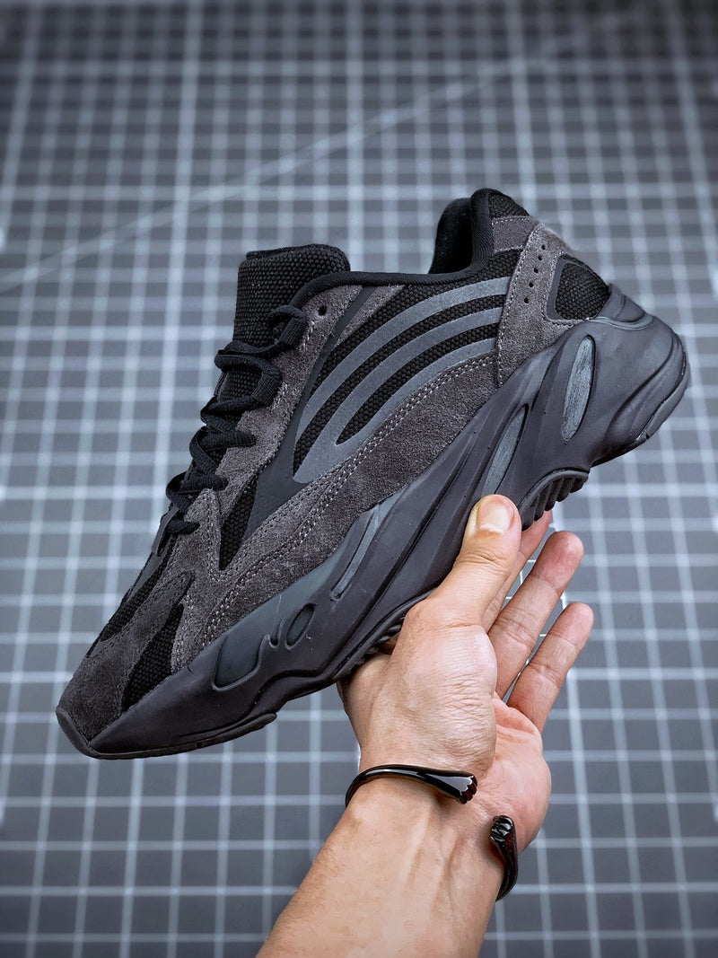 Tênis Adidas Yeezy Boost 700 V2 Vanta - Rei da Pelada