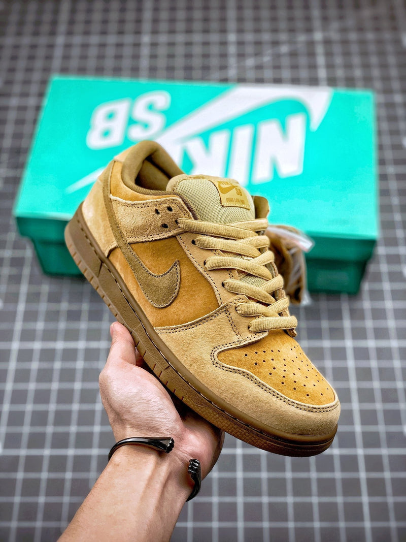 Tênis Nike SB Dunk Low "Wheat" - Rei da Pelada