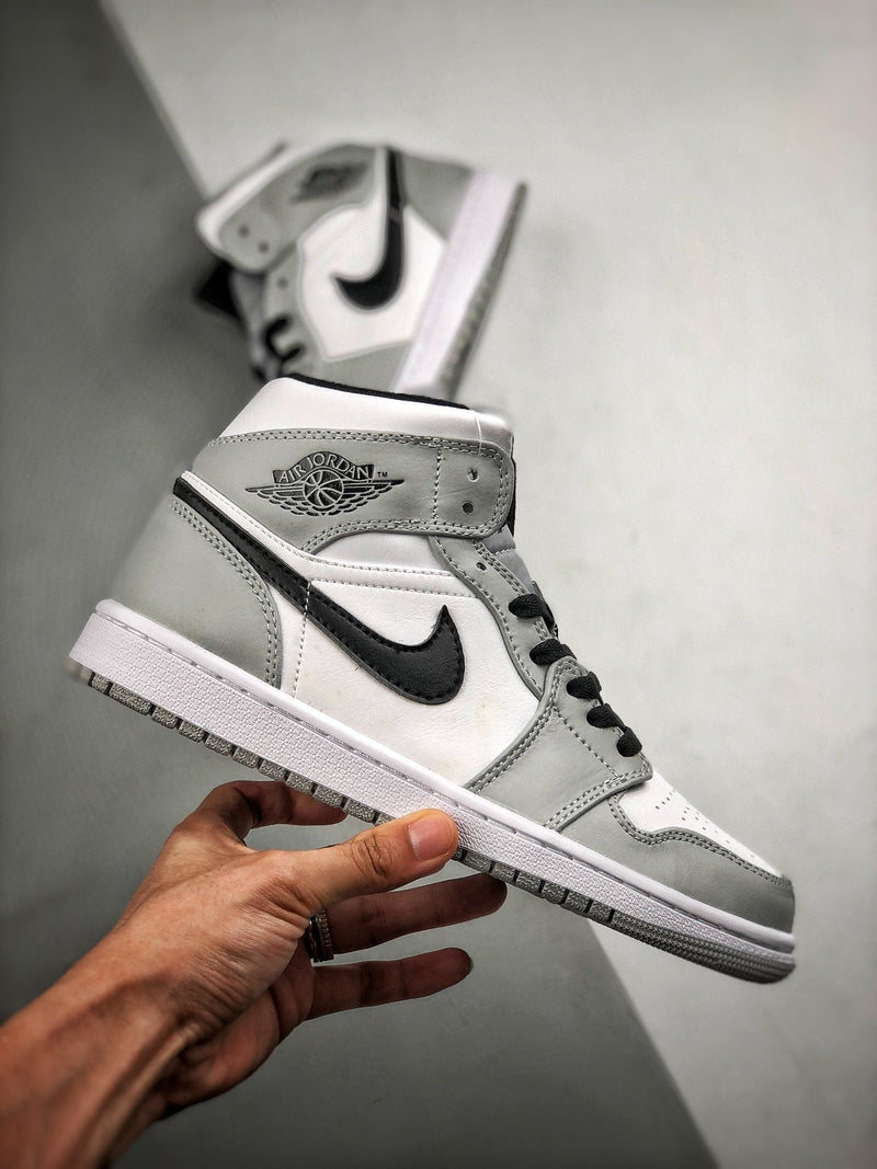 Tênis Nike Air Jordan 1 MID "Light Smoke Grey" - Rei da Pelada