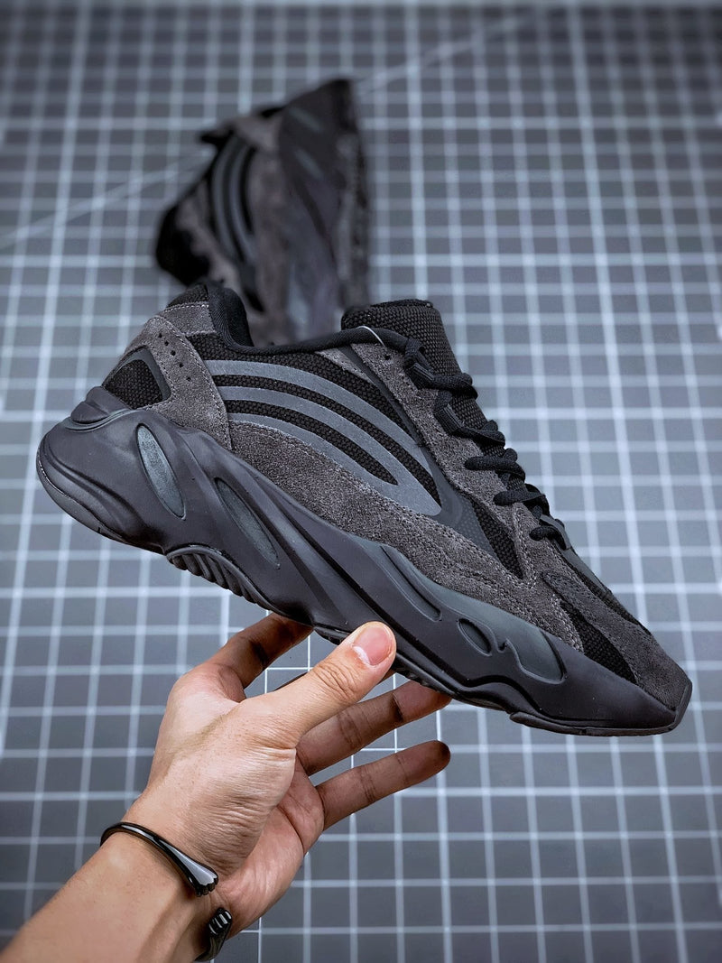 Tênis Adidas Yeezy Boost 700 V2 Vanta - Rei da Pelada