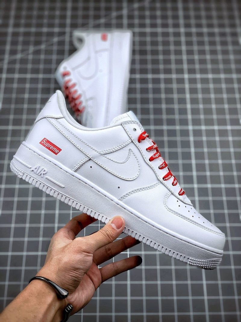 Tênis Nike Air Force 1 Low x Supreme Box Logo White - Rei da Pelada