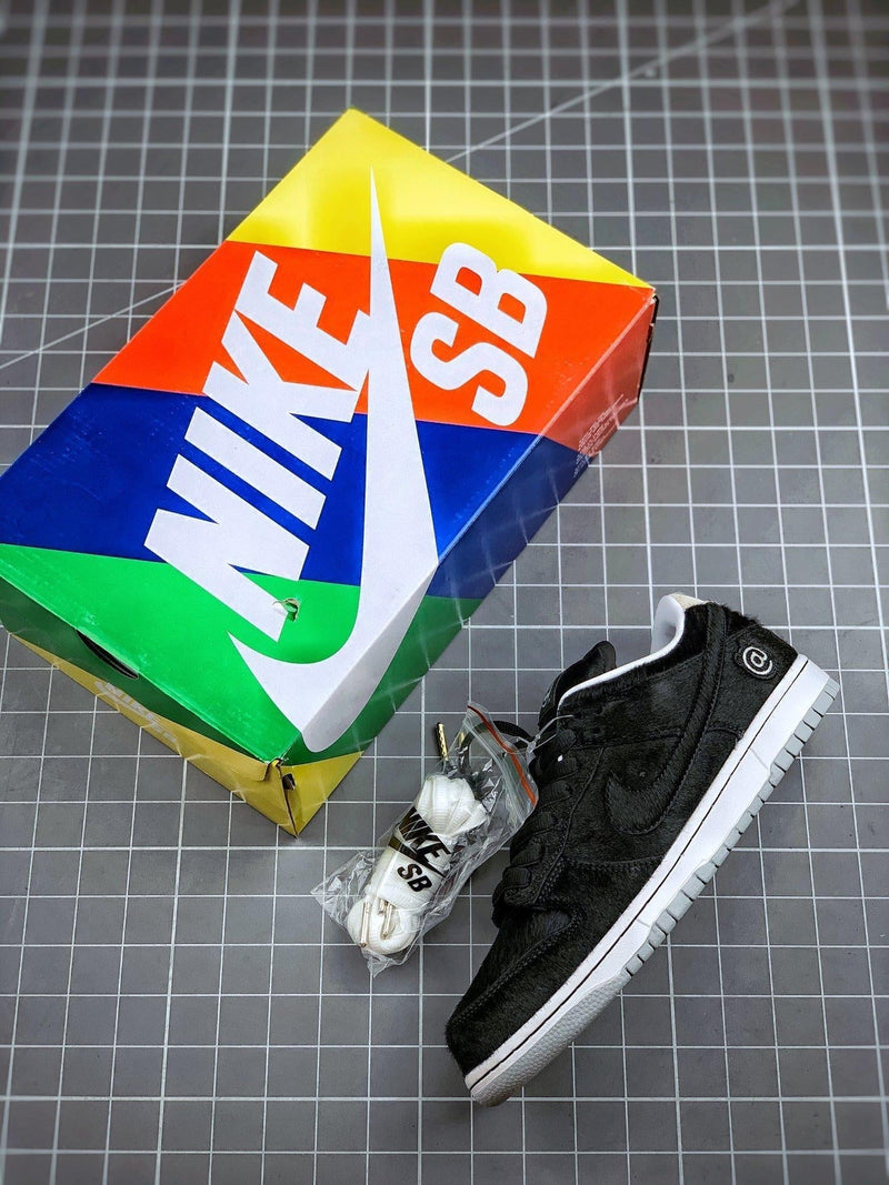 Tênis Nike SB Dunk Low x MEDICOM TOY "BE@RBRICK" - Rei da Pelada