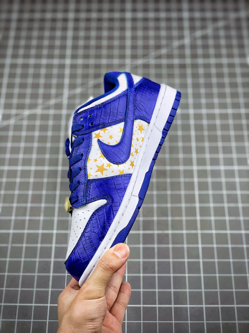 Tênis Nike SB Dunk Low x Supreme Hyper Royal - Rei da Pelada