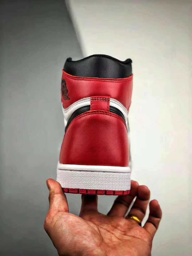 Tênis Nike Air Jordan 1 High Retro Black Toe - Rei da Pelada