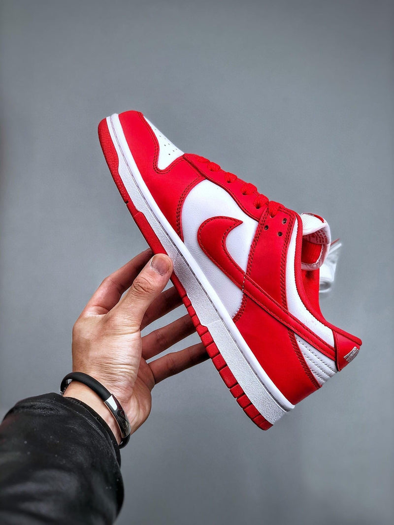 Tênis Nike SB Dunk Low "Uni Red" - Rei da Pelada