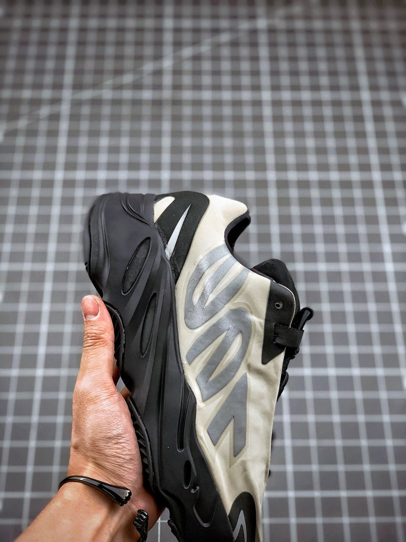 Tênis Adidas Yeezy Boost 700 MNVN - Rei da Pelada