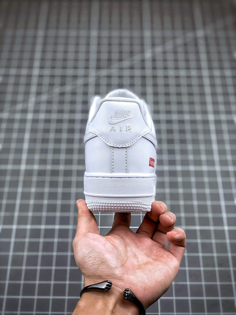 Tênis Nike Air Force 1 Low x Supreme Box Logo White - Rei da Pelada