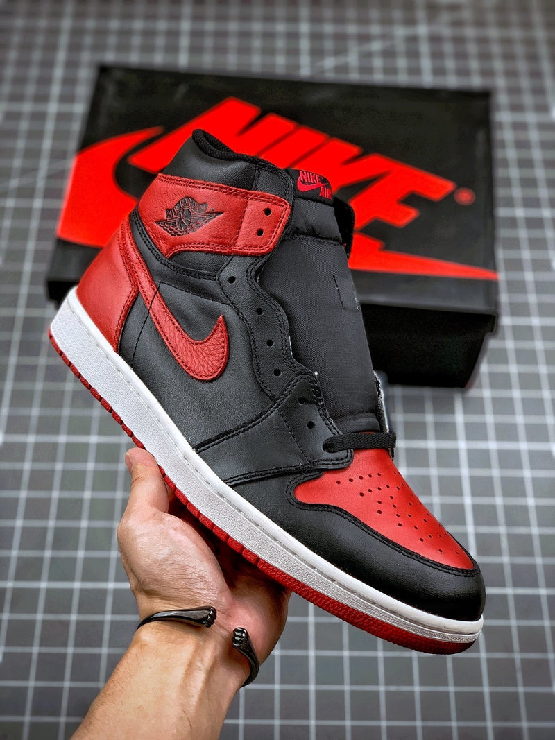 Tênis Nike Air Jordan 1 High 'Bred Banned' - Rei da Pelada