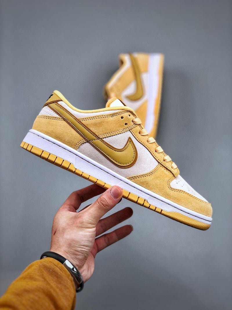 Tênis Nike SB Dunk Low "Gold Suede" - Rei da Pelada