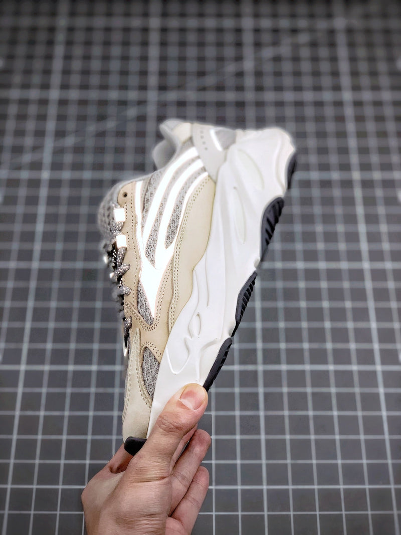 Tênis Adidas Yeezy Boost 700 V2 Cream - Rei da Pelada