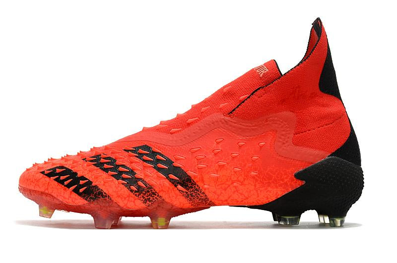 Chuteira adidas Predator Freak+ Campo