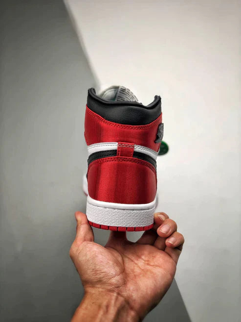 Tênis Nike Air Jordan 1 Retro High "Satin Black Toe" - Rei da Pelada