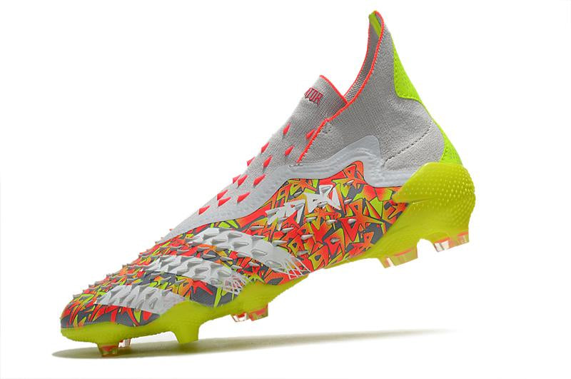 Chuteira adidas Predator Freak+ Campo