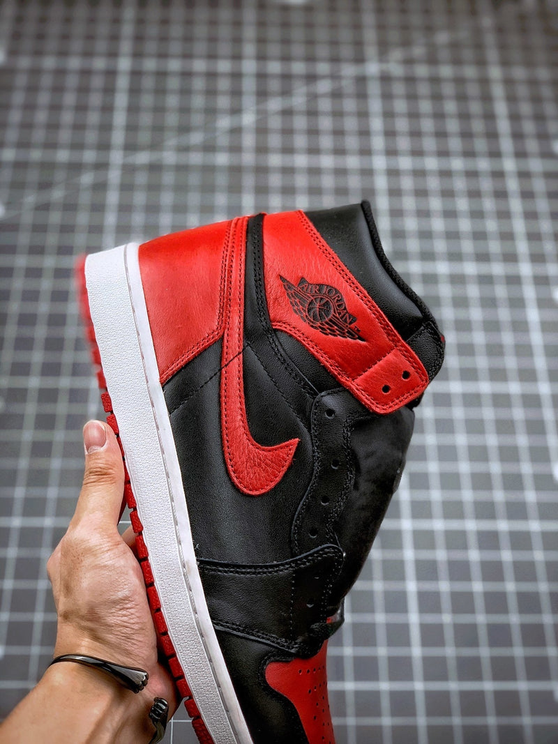 Tênis Nike Air Jordan 1 High 'Bred Banned' - Rei da Pelada