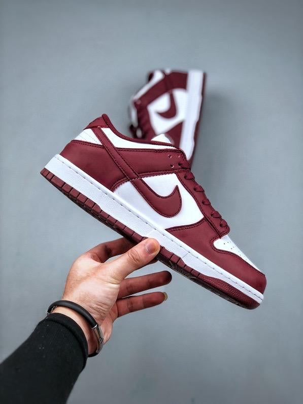 Tênis Nike SB Dunk Low "Wine Red" - Rei da Pelada