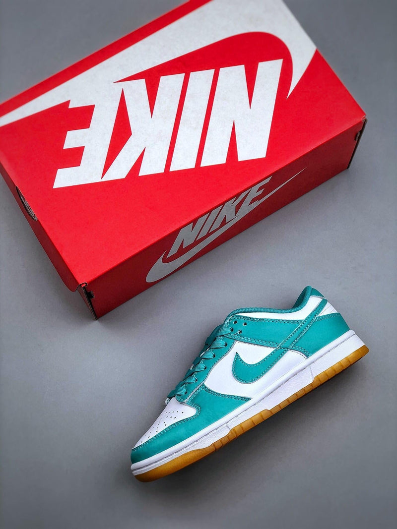 Tênis Nike SB Dunk Low Retro "Waterblue Gum" - Rei da Pelada