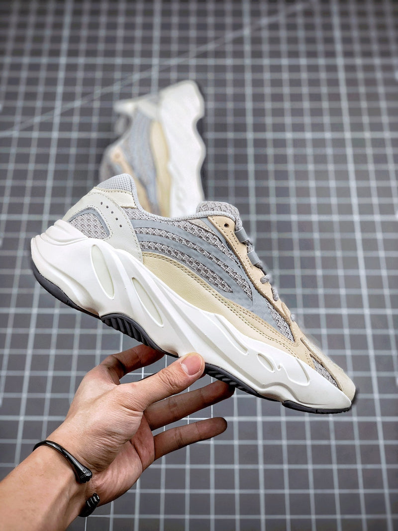 Tênis Adidas Yeezy Boost 700 V2 Cream - Rei da Pelada