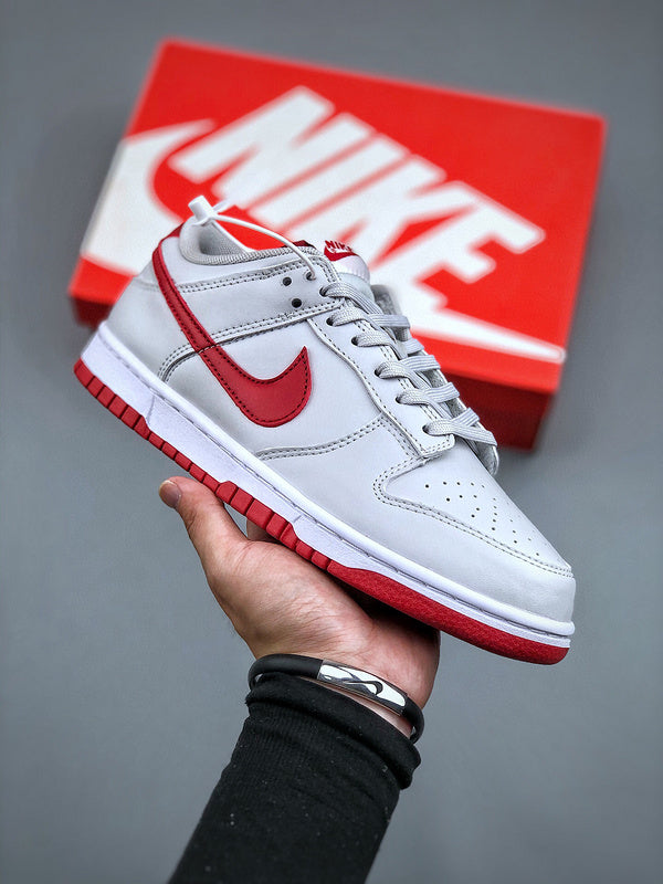 Tênis Nike SB Dunk Low "Vast Gret Varsity Red" - Rei da Pelada