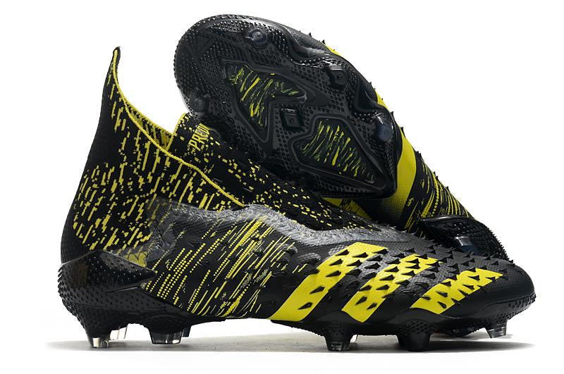 Chuteira adidas Predator Freak+ Campo