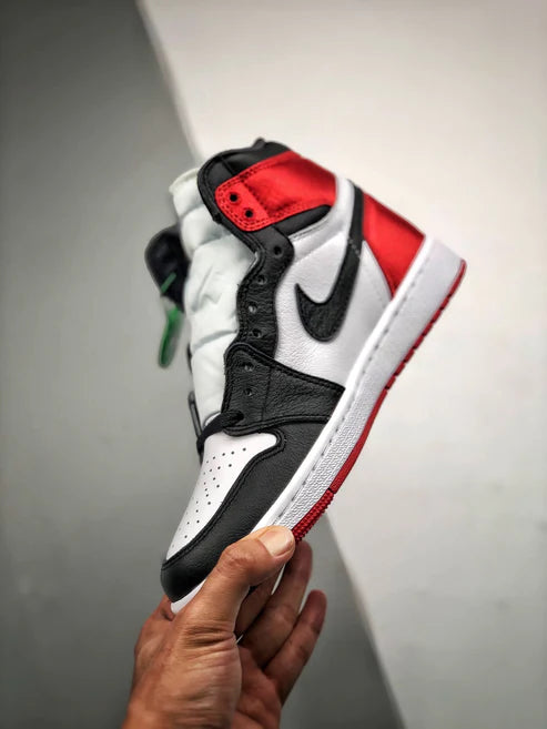 Tênis Nike Air Jordan 1 Retro High "Satin Black Toe" - Rei da Pelada