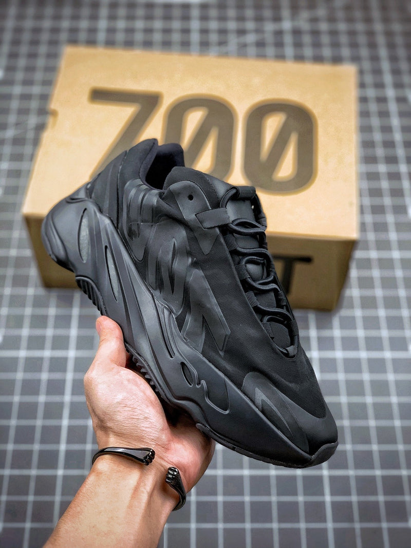 Tênis Adidas Yeezy Boost 700 MNVN - Rei da Pelada